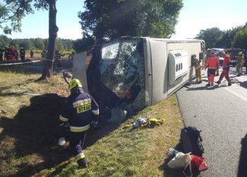 перевернулся автобус