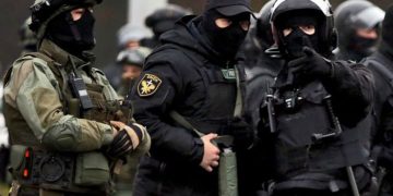 беларусов задерживают на границе