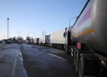 беларусским грузовикам запрещено ехать в козловичи