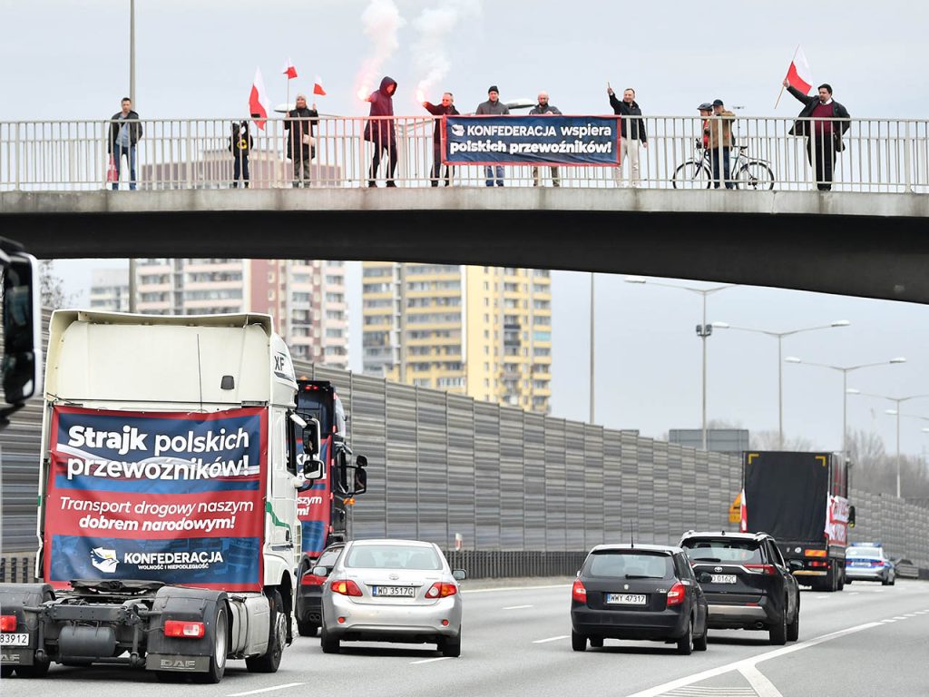 польские транспортники начали забастовку