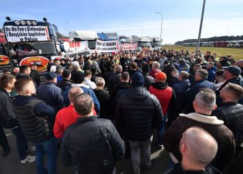 польские транспортники начали забастовку