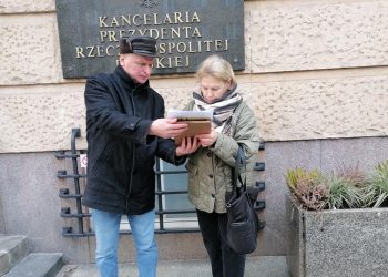 беларусы прынеслі ліст прэзідэнту Польшчы