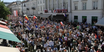 поляки вышли на протест в варшаве