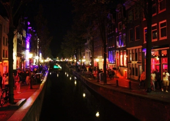 Проститутки из квартала красных фонарей