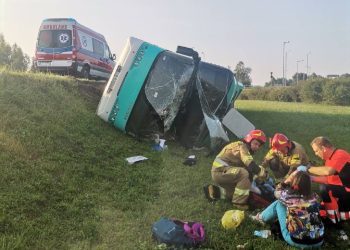 На белорусско-польской границе перевернулся автобус