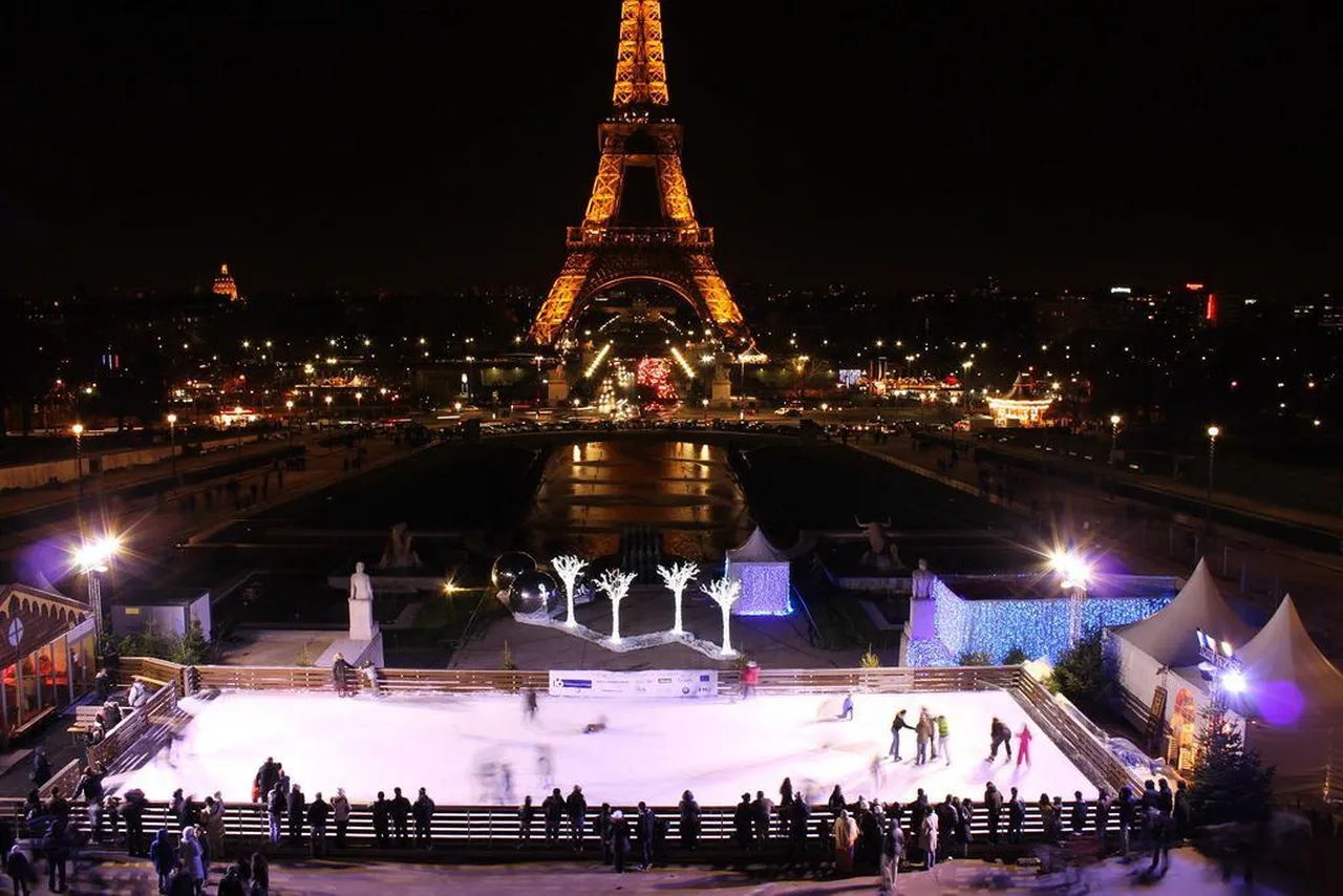 Ледовый каток в Париже