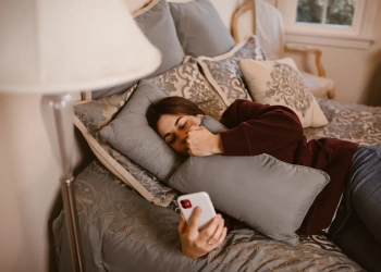 отношения в эмиграции