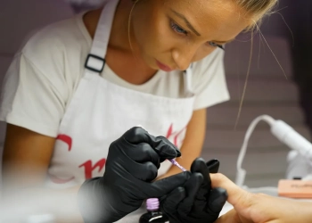 ногти в Польше