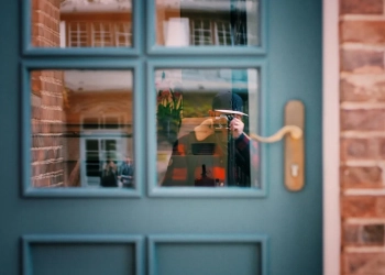 выселяют из жилья