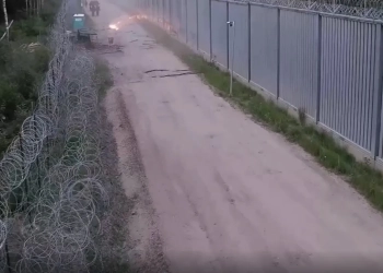 поджечь пограничный столб