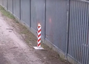 подожгли столб на границе