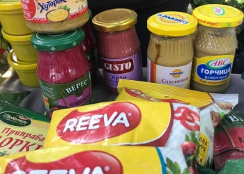 «Алёнка», селёдка и даже дегтярное мыло. Какие товары из Беларуси продают на рынке в Гайновке?