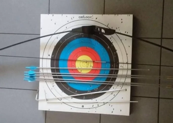 Беларус стрелял из лука в Варшаве