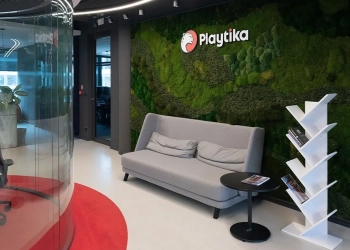 сокращения в Playtika