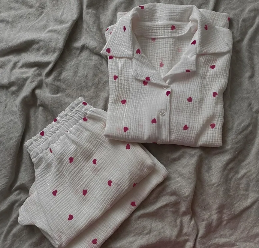 шьет белье в Польше