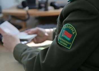 «Лишь бы быстрее добраться к маме». Женщины, которые живут в Польше и Британии, рассказали о допросах на беларусской границе