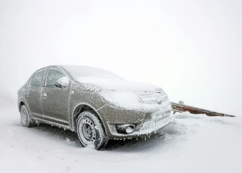 В Польше из-за снегопадов затруднено движение, закрыт аэропорт Модлин. Создан кризисный штаб