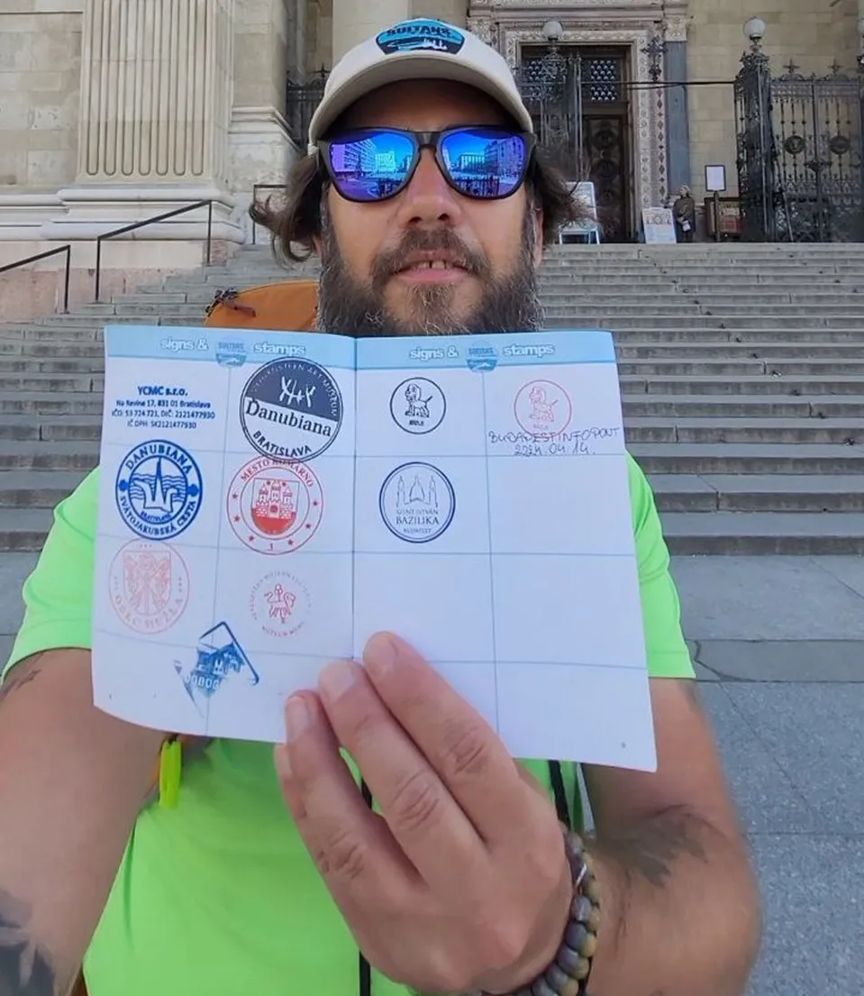 Пашпарт з пячаткамі