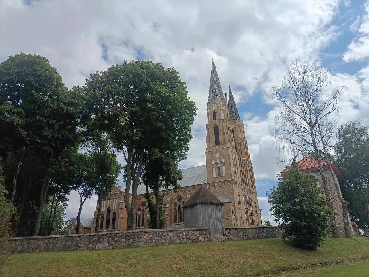 Касцёл Узвышэння Святога Крыжа ў Карыціне