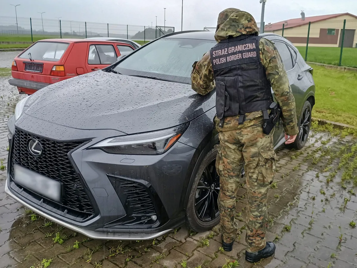Lexus из Польши в Россию