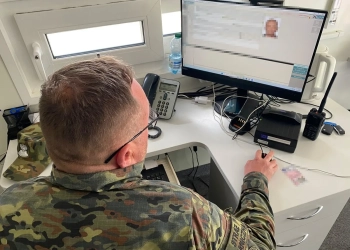 обязали покинуть Польшу