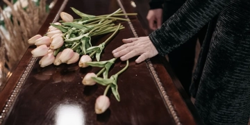 Как эмигранты прощаются с родными