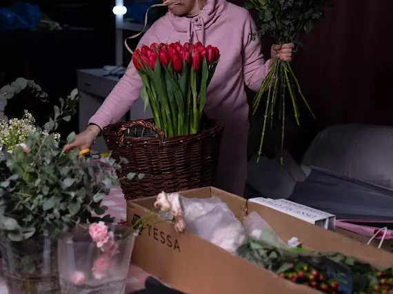 «Просыпаемся шестого марта, а засыпаем — только восьмого». Поговорили с беларуской — владелицей цветочного магазина в Варшаве
