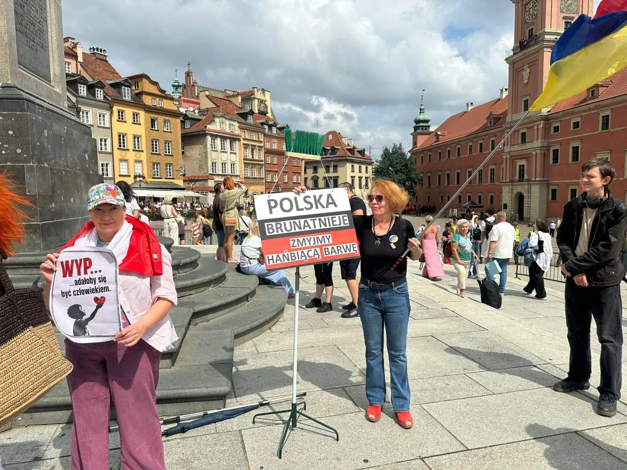 «Зло всегда громче». Сходили в Варшаве на акцию в поддержку украинцев, которую организовал беларус