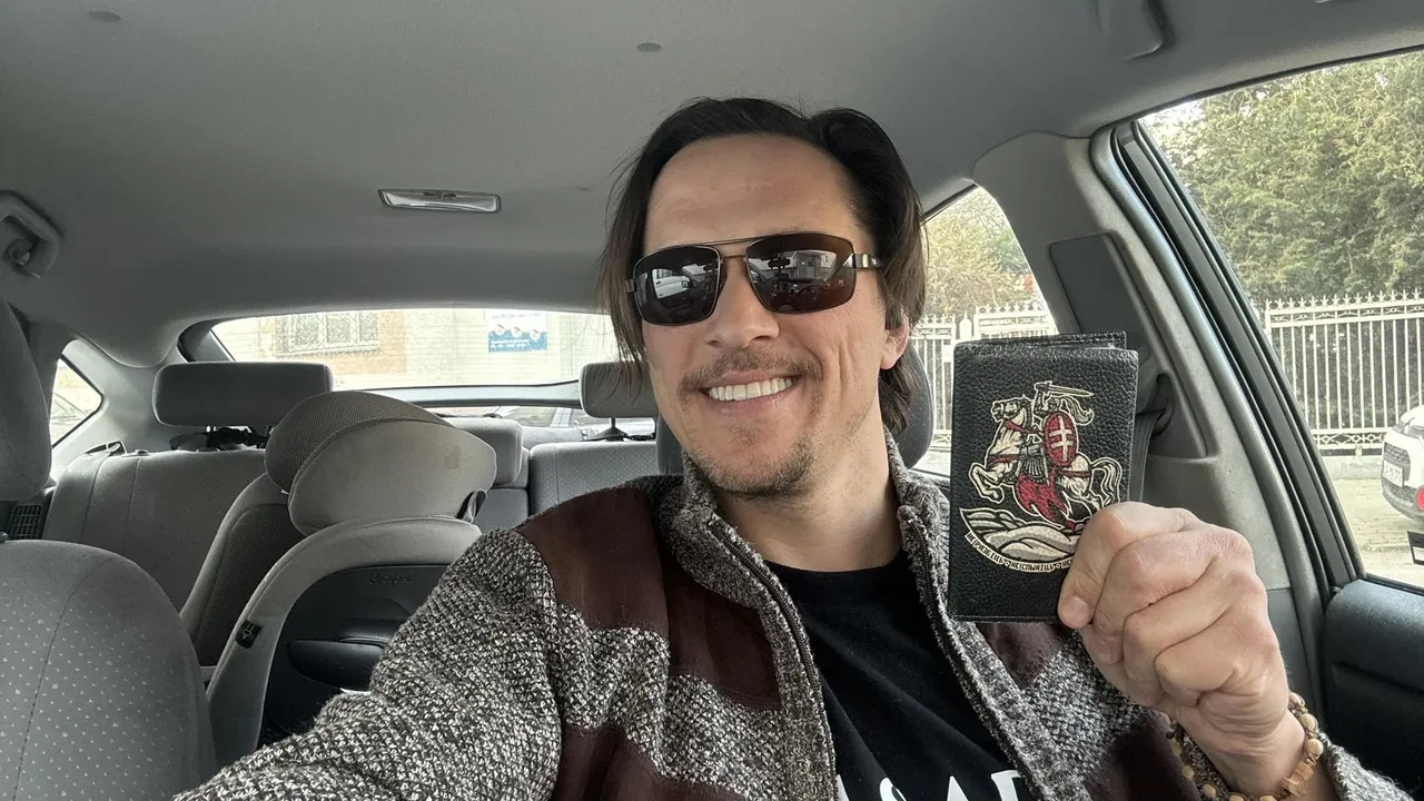 Беларускі музыка згубіў у Варшаве свой пашпарт, але знайшоў іншы — незнаёмай жанчыны. А ўжо яна дапамагла знайсці ягоны