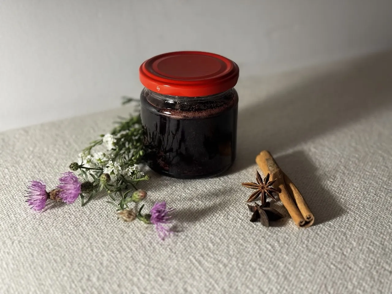 Слива — с ванилью, томаты — с корицей и мятой. Инженер из Витебска варит в Варшаве крафтовые джемы