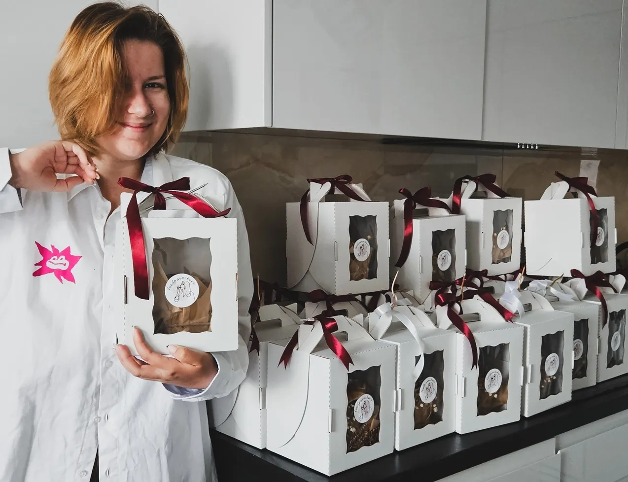 «70 заказов в день». Беларуска выпекает в Варшаве пасхальные куличи, которые удивляют поляков