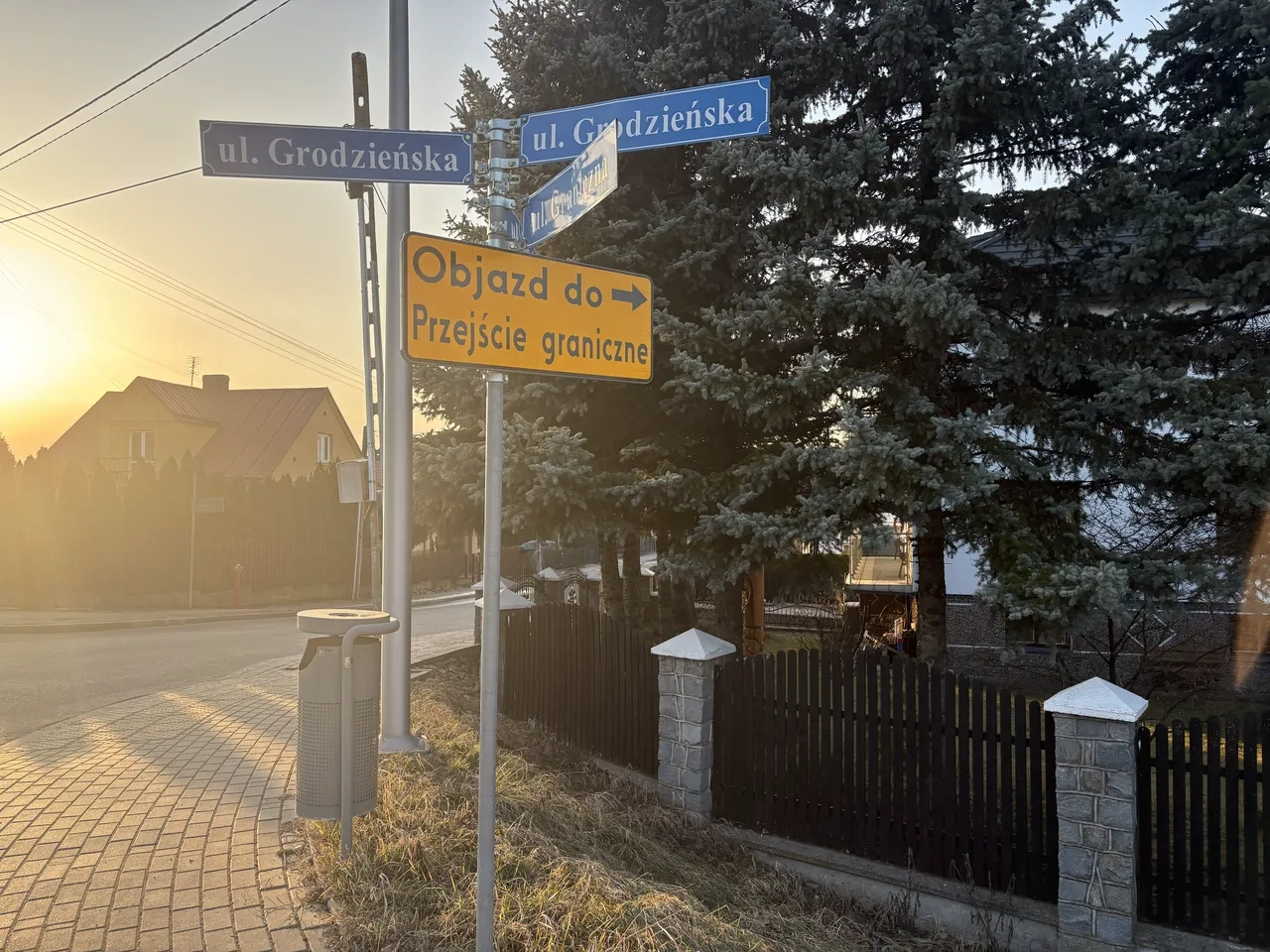 «Был ксендзом в Беларуси — теперь возит солярку». Съездили в Кузницу и посмотрели, что изменилось за четыре месяца работы границы