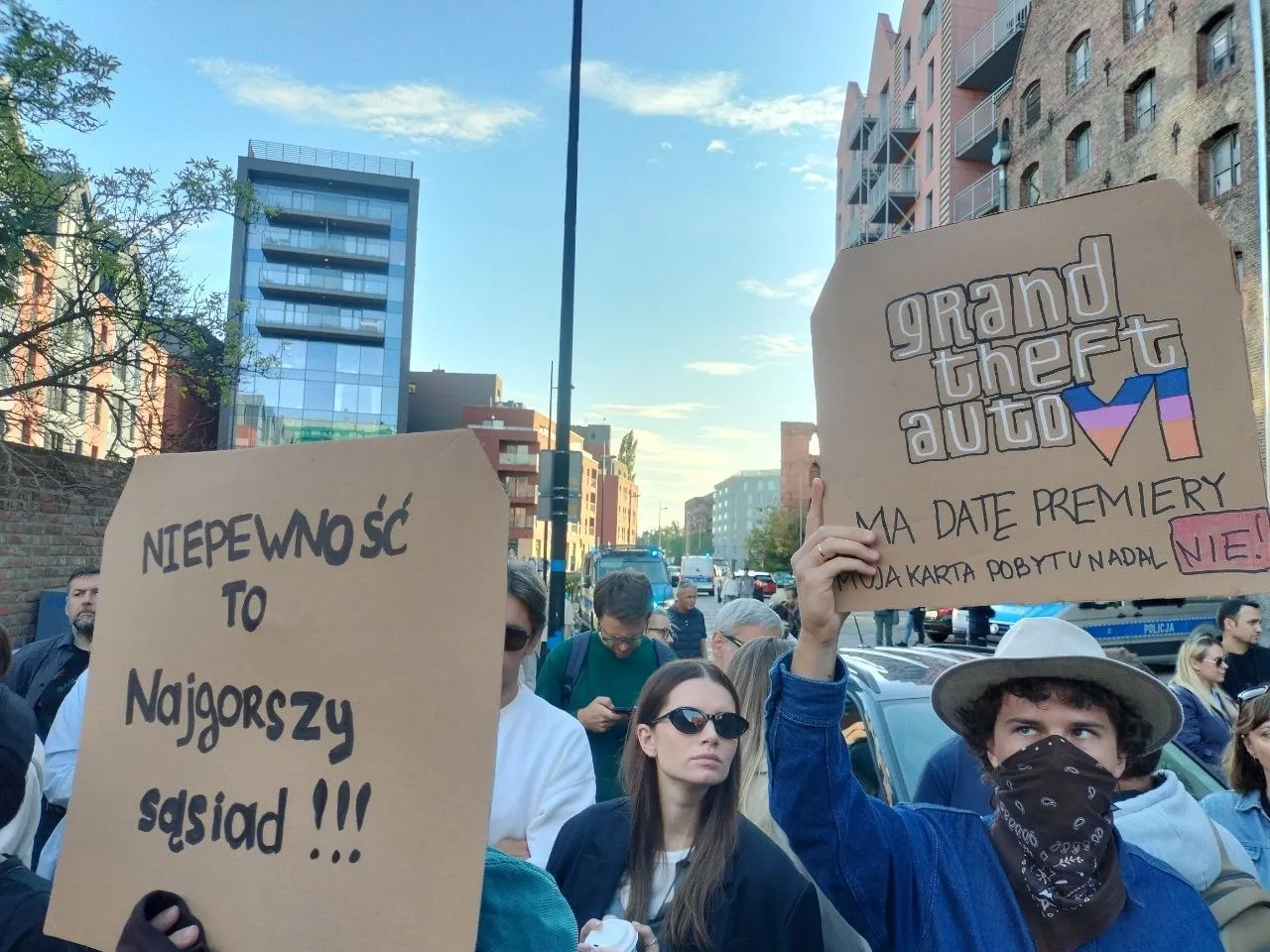 «Я в заложниках у польской бюрократии». Более 200 человек протестовали в Гданьске против долгой легализации