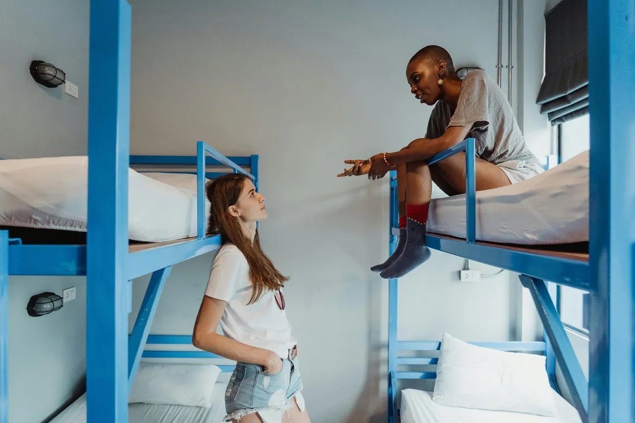 «Я как будто вовлечена в абьюзивные отношения». Беларусы рассказали, каково жить в польских общежитиях с соседями из разных стран