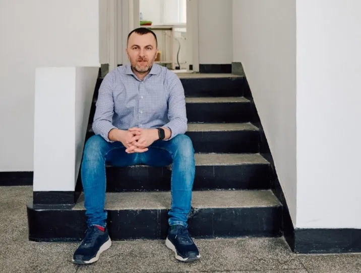 Беларускі прадпрымальнік хацеў адкрыць другую кавярню ў Варшаве, але доўга не мог дабіцца падключэння святла. На дапамогу прыйшлі кліенты