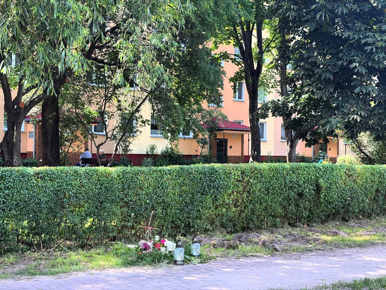 «Друг возит тачки в Россию — сказал, сюда больше не поедет». Что происходит в Бяла-Подляске — городе, где убили антипутинского художника