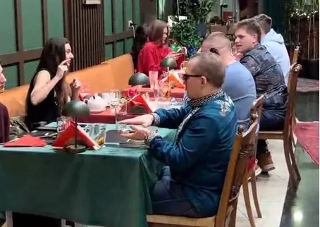 Беларусы запустили в Варшаве офлайн-проект для знакомств, который ведет Telegram-бот. Он и темы для бесед подкидывает, и пары составляет